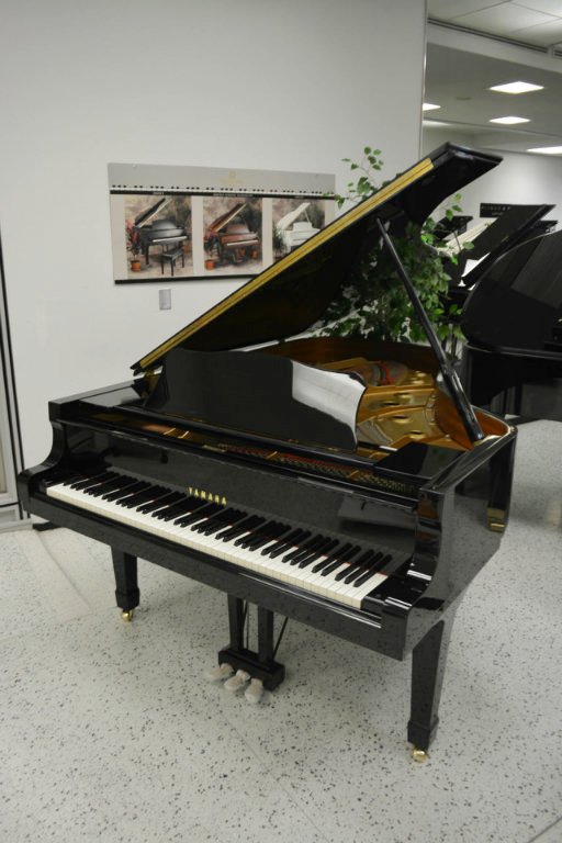 Yamaha C5 Concert Grand Piano - Ebony Polish (used)
