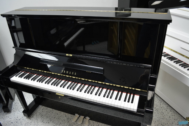 Yamaha UX3 Upright Piano (used)