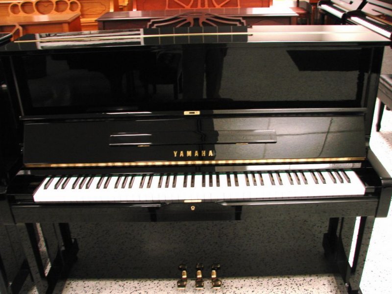 Yamaha U1 Professional Upright Piano Ebony Polish - Pre-Owned