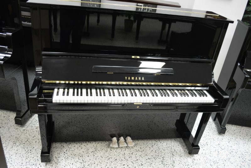 Yamaha U3 Professional Upright Piano - Pre-Owned