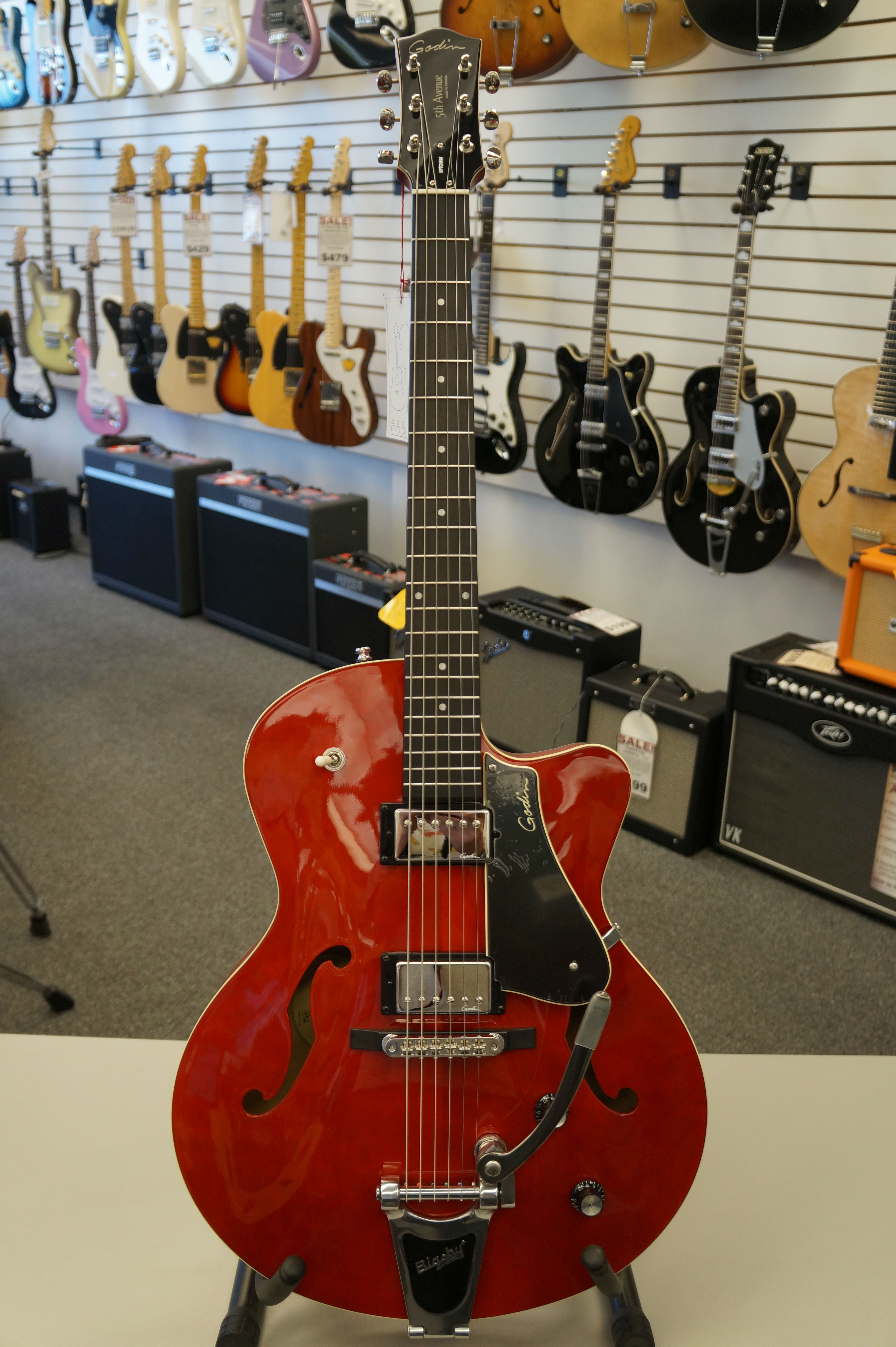 Godin 5th Avenue Uptown GT Electric Guitar with Bigsby® - Trans Red GT