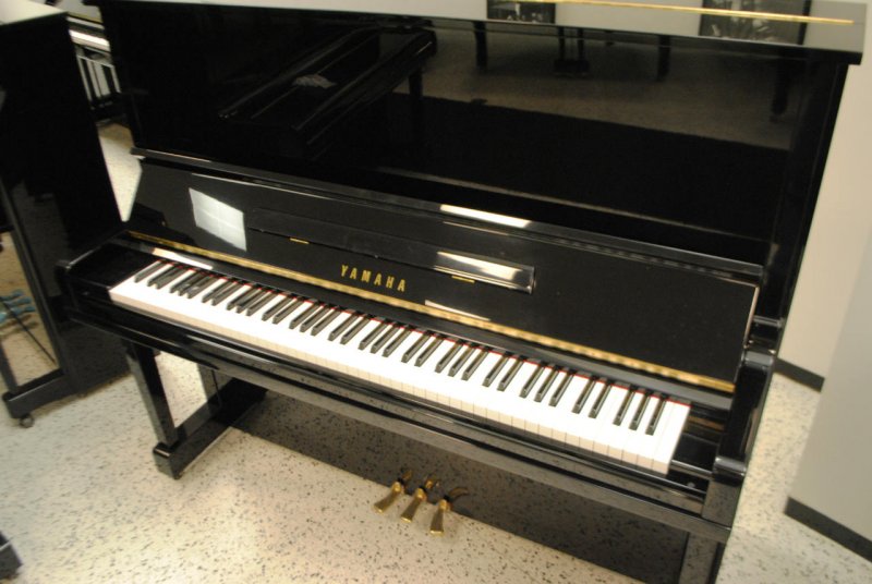 Yamaha U3 Professional Upright Piano (used)