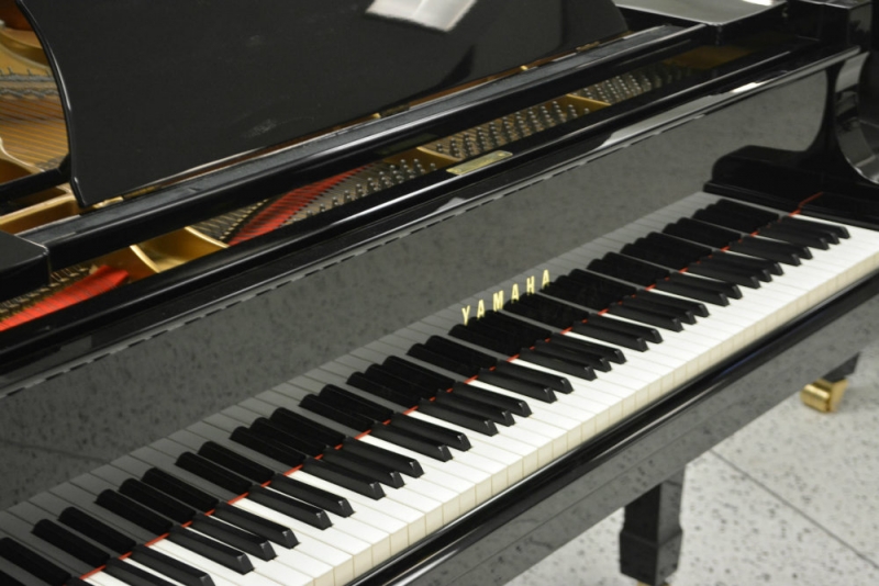 Yamaha C5 Concert Grand Piano - Ebony Polish (used)