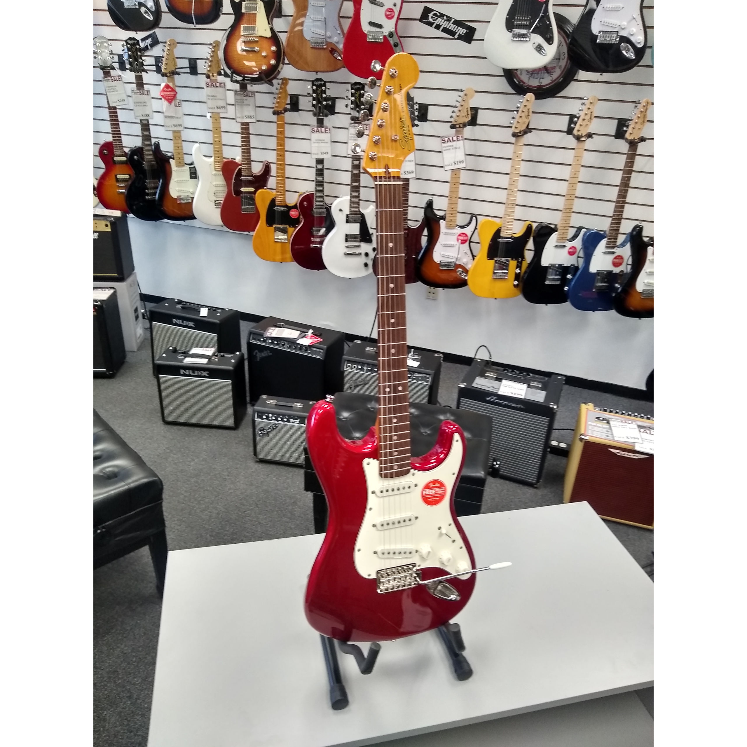 Squier Classic Vibe 60's Strat Candy Apple Red