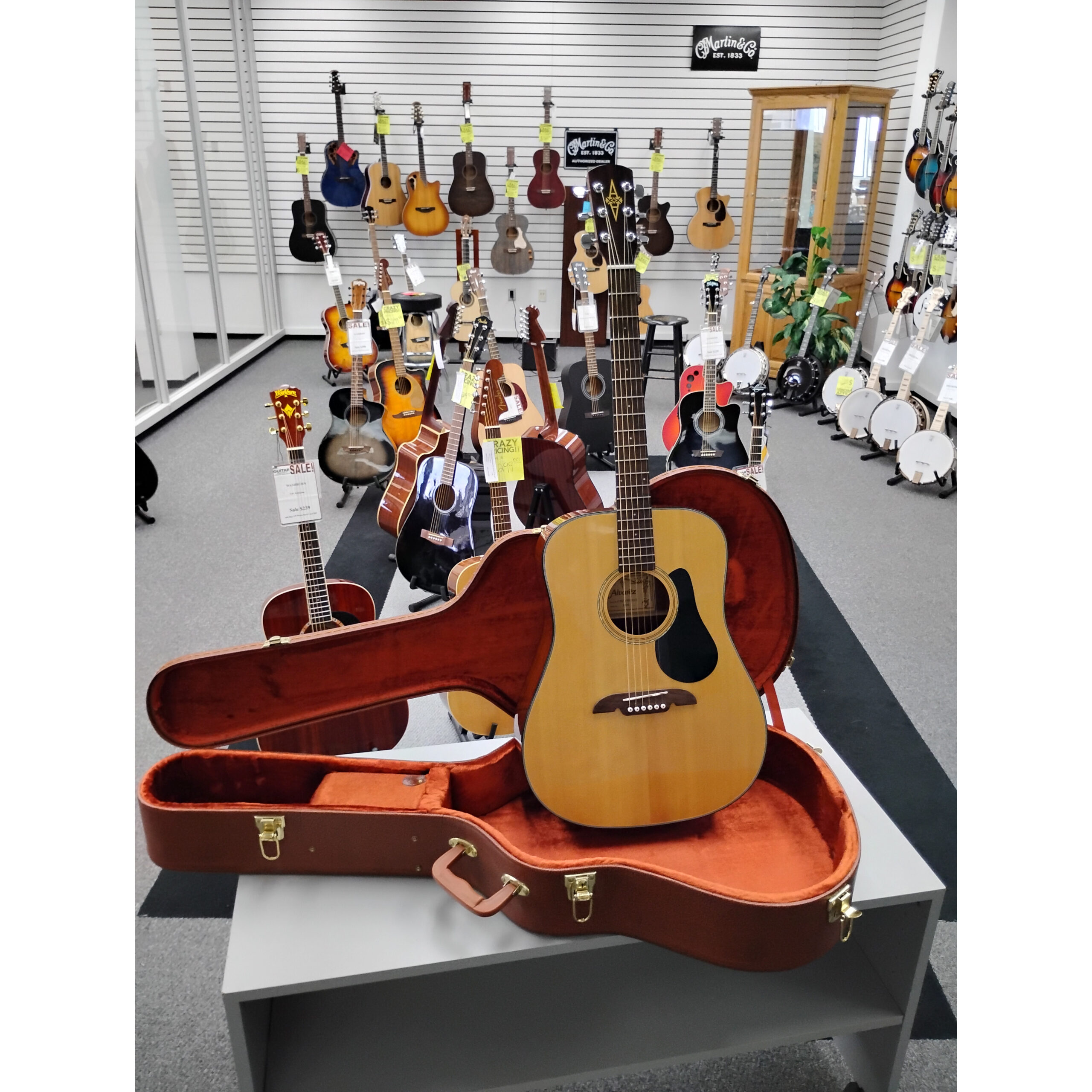 Alvarez RD8 Acoustic Guitar Used like new Condition - Jim Laabs Music Store