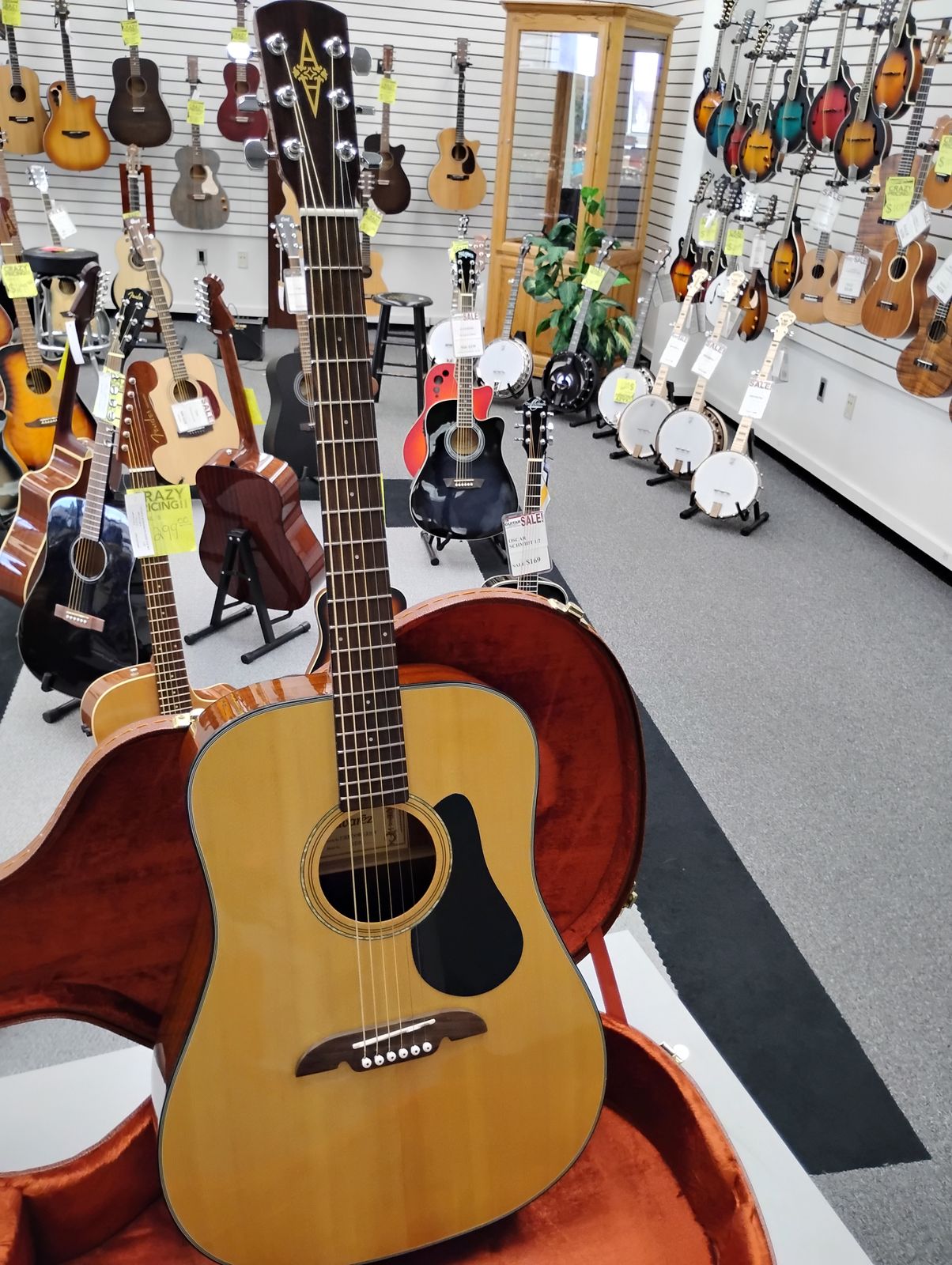 Alvarez RD8 Acoustic Guitar Used like new Condition - Jim Laabs Music Store