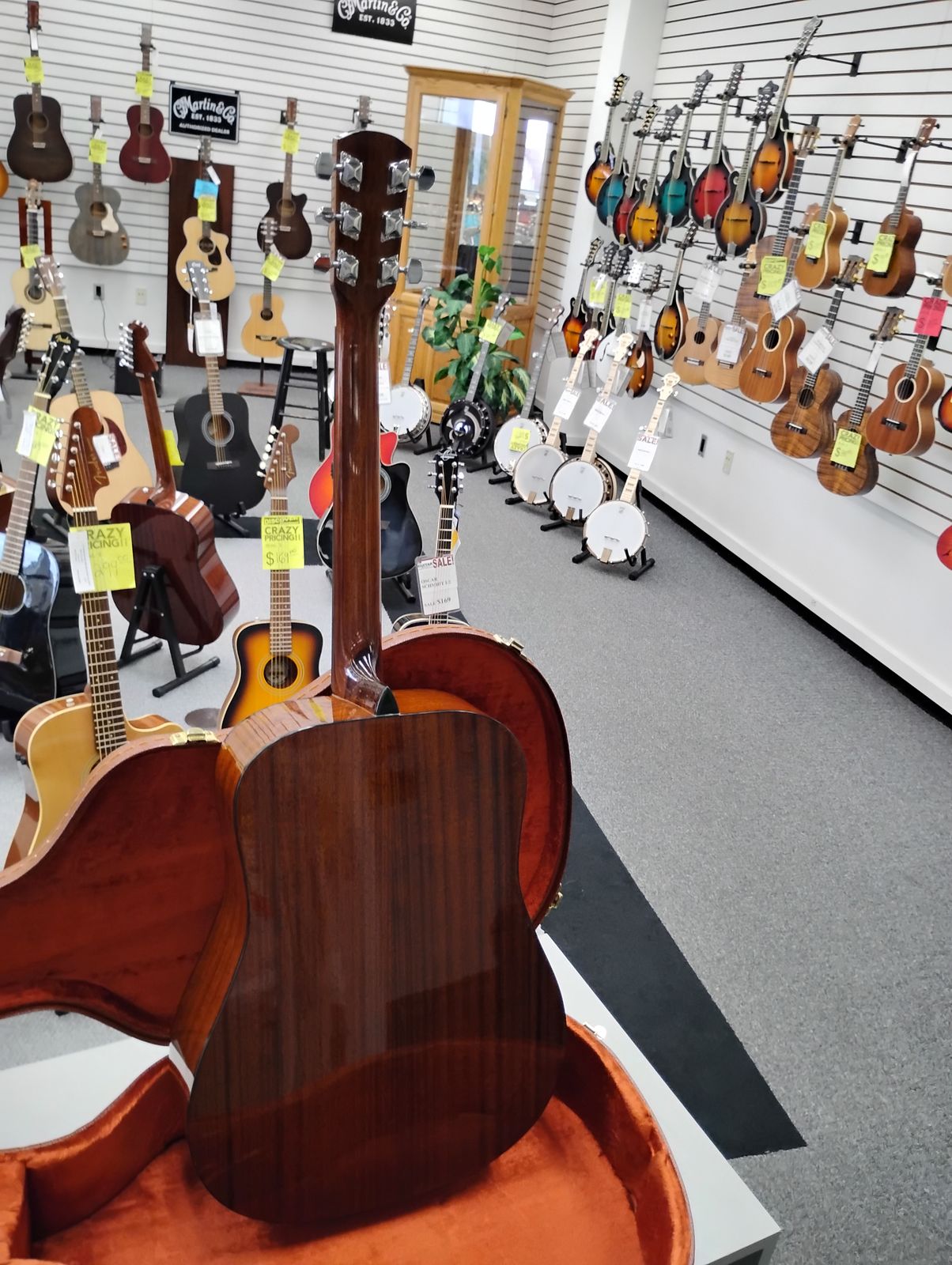 Alvarez RD8 Acoustic Guitar Used like new Condition - Jim Laabs Music Store